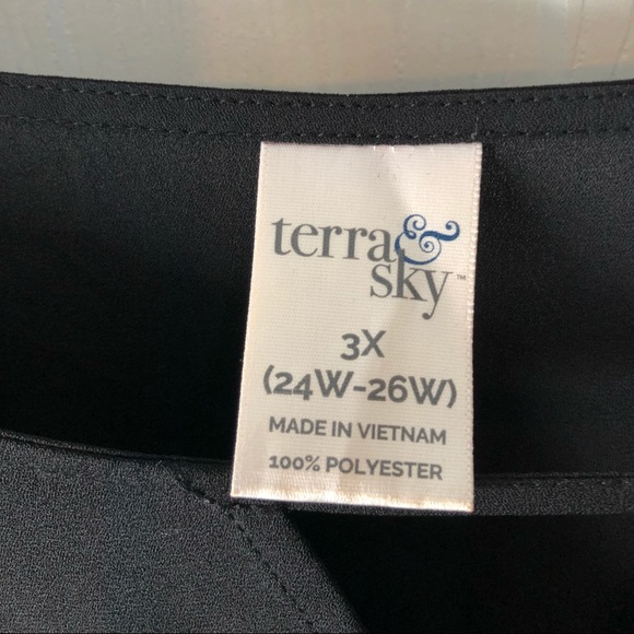 terra & sky Generous Fit Long Sleeve Top - Picture 3 of 5